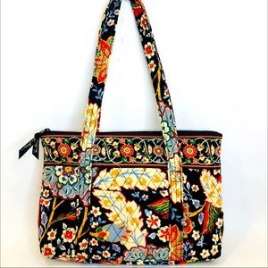 Vera Bradley Versailles-Retired Pattern Winter 2010) EUC
Style is Betsy Tote